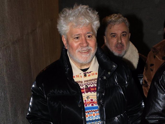 Pedro Almodóvar sale del WiZink Center tras el concierto de Ana Mena