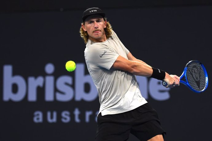 Archivo - Max Purcell in action against Holger Rune during their round 1 match on Day 2 of the 2024 Brisbane International at the Queensland Tennis Centre in Brisbane, Monday, January 1, 2024. AAP Image/Jono Searle) NO ARCHIVING, EDITORIAL USE ONLY