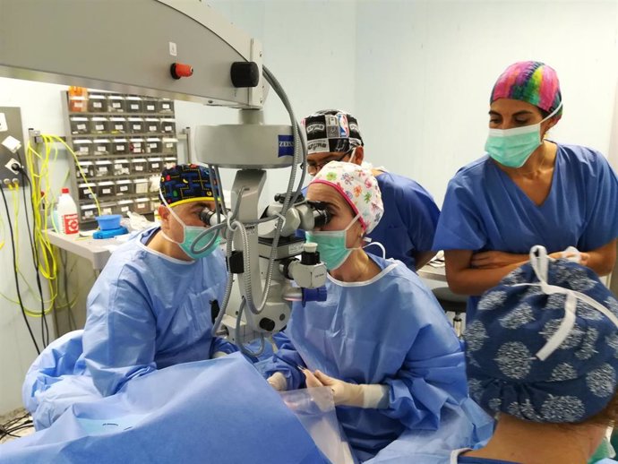 Trasplante de córnea en el Hospital Universitario Poniente de El Ejido (Almería).