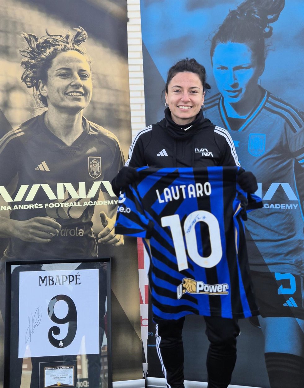 La futbolista del Inter de Milán Ivana Andrés, en el I Clínic Ivana'.