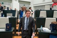 Almeida asegura que PSOE no "tiende la mano" sino que "la mete en la caja" y le dice a Maroto que "vaya a la justicia"