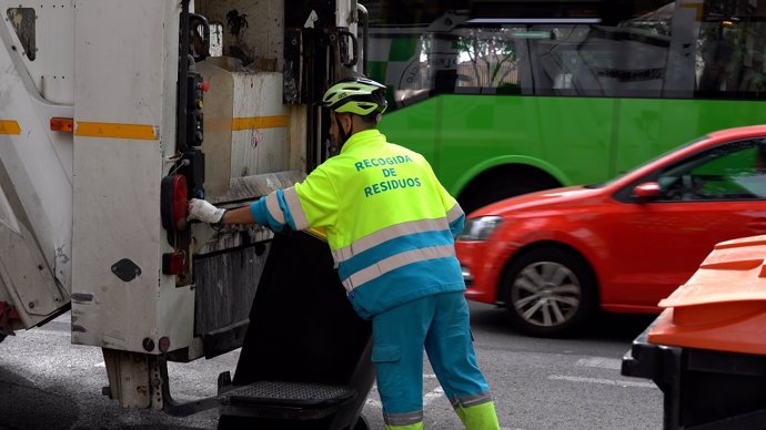 Recogida de basuras en el Ayuntamiento de Madrid