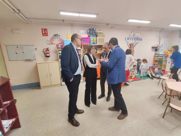 Lucas visita las obras de la escuela Infantil 'Miguel de Unamuno'.