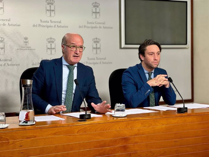 Los diputados regionales del Partido Popular, Luis Venta y Andrés Ruiz.