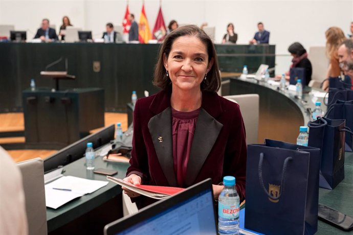 La portavoz del PSOE en el Ayuntamiento de Madrid, Reyes Maroto, a su llegada a una sesión extraordinaria del Pleno municipal 