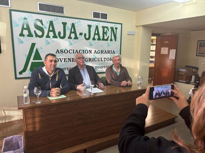 Luis Carlos Valero (c) en la presentación del balance del año agroganadero 2024.