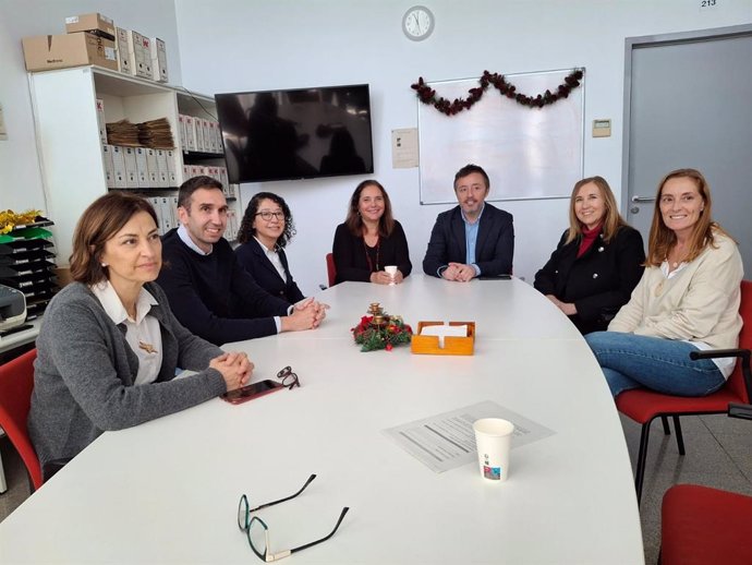 Visita de la consellera de Saluid, Manuela García, a las instalaciones del ESAD.