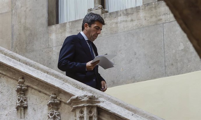 El president de la Generalitat Valenciana, Carlos Mazón, a la seua arribada a una reunió al Palau