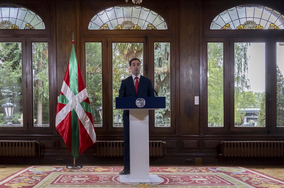 Archivo - El Lehendakari, Imanol Pradales, comparece en el Palacio de Ajuria Enea, en Vitoria-Gasteiz,