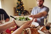Foto: Expertos aconsejan programar las comidas y elegir alimentos nutritivos para ayudar a las personas con TCA en Navidad