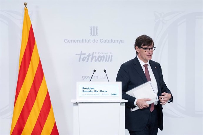 El presidente de la Generalitat de Cataluña, Salvador Illa, durante una rueda de prensa tras la última reunión del Consell Executiu del Govern, en el Palau de la Generalitat, a 23 de diciembre de 2024, en Barcelona, Catalunya (España). El Consell Executiu