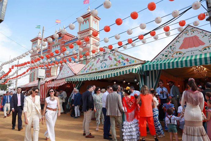 Archivo - Imágenes del ambiente en la Feria de Abril de 2024