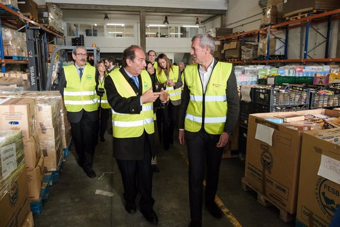 O presidente da Xunta, Alfonso Rueda, visita o Banco de Alimentos da Coruña