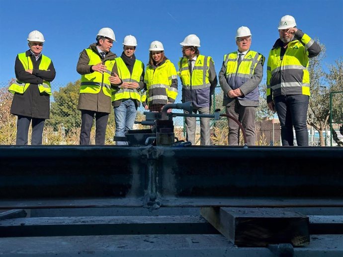 La Junta instala en Churriana las primeras vías de la prolongación sur del metro de Granada