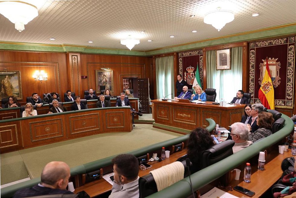 Sesión plenaria extraordinaria en Marbella en la que se han aprobado definitivamente las cuentas de 2025.