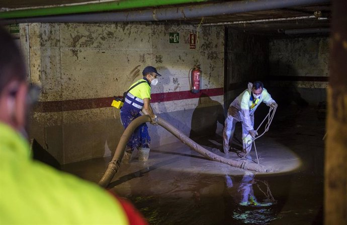 La Diputación mantiene el dispositivo para extraer lodo en garajes con 320 operarios y más de 100 máquinas 