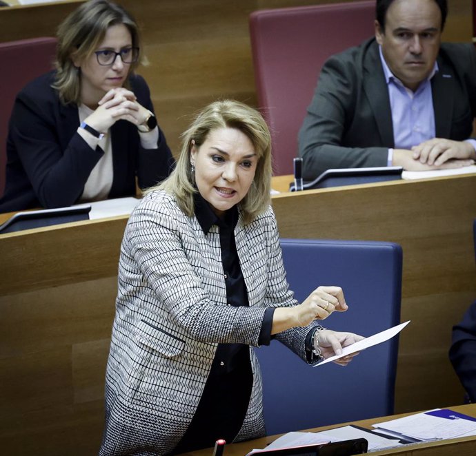 La vicepresidenta Susana Camarero en el ple de Les Corts