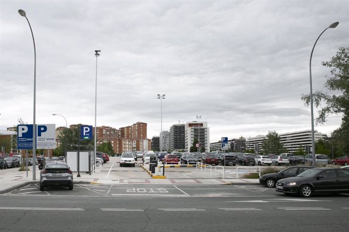 Archivo - Imagen de un parking disuasorio en Pamplona