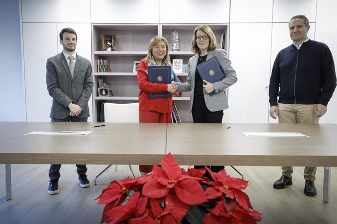 Firma de la ampliación del convenio entre el Gobierno andorrano y Andorran Banking