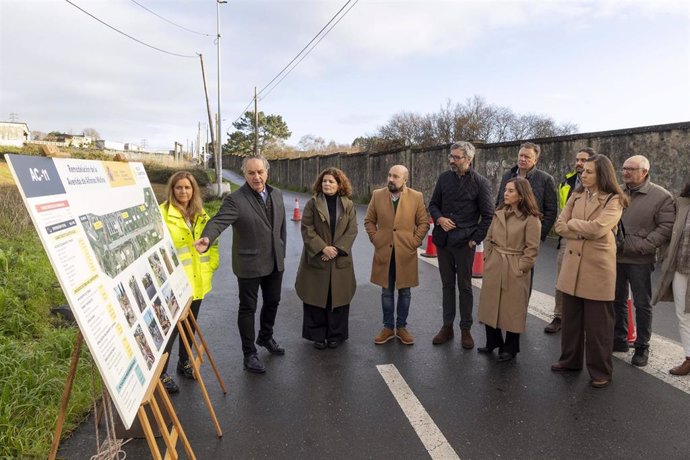 La alcaldesa de A Coruña, Inés Rey, y el director general de Carreteras del Estado, Juan Pedro Fernández, visitan las obras en Alfonso Molina