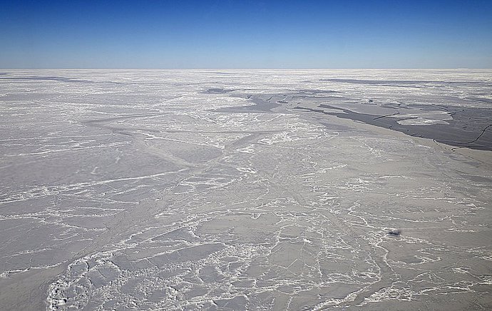 Archivo -     La plataforma de hielo de Filchner-Ronne, en el Mar de Weddell (Antártida) podría comenzar a derretirse rápidamente en este siglo y dejar de actuar como una barrera para las corrientes que drenan la capa de hielo del polo Sur. 