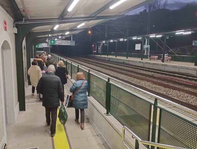 Archivo - Estación de tren de Pola de Lena