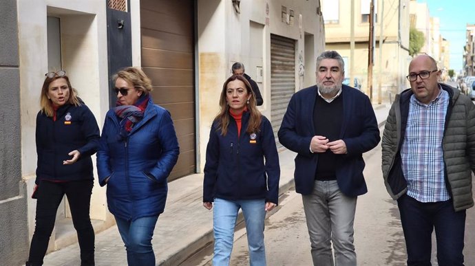 El presidente del Consejo Superior de Deportes, José Manuel Rodríguez Uribes, junto a por la alcaldesa de la Benetússer, Eva Sanz, la delegada del Gobierno en la Comunidad Valenciana, Pilar Bernabé; el director general de Deportes, Fernando Molinero.