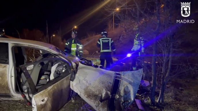 Sucesos.- Dos heridos graves al salir su vehículo de la vía y caer por un terraplén en la carretera a Valdemingómez