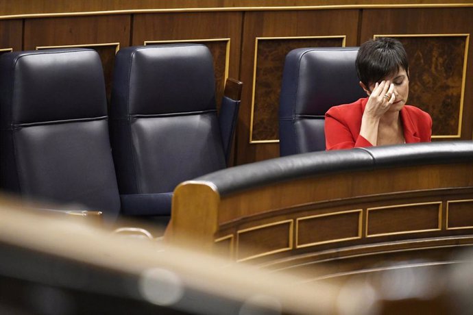 Archivo - La ministra de Vivienda, Isabel Rodríguez, durante una sesión de control al Gobierno, en el Congreso de los Diputados, a 23 de octubre de 2024, en Madrid (España).