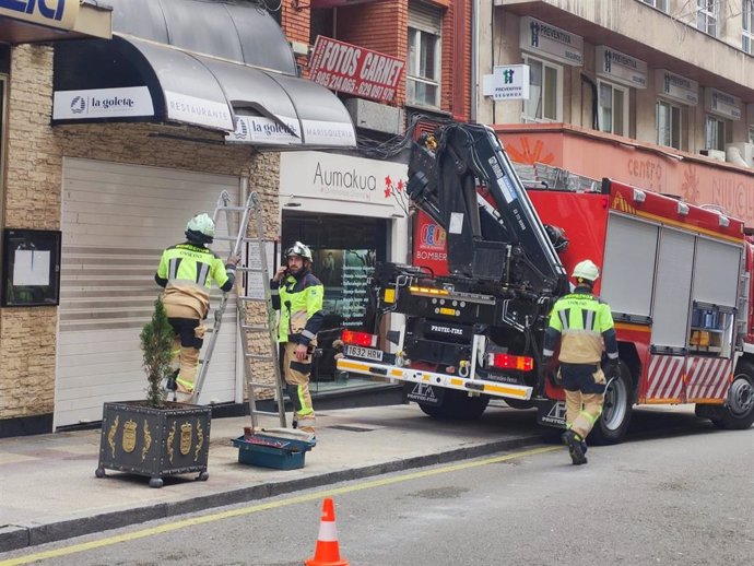 Momento de la intervención de los bomberos.