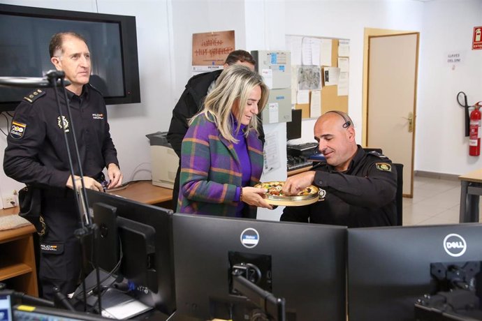 La delegada del Gobierno en Castilla-La Mancha, Milagros Tolón, en la Jefatura de la Policía Nacional en Castilla-La Mancha.