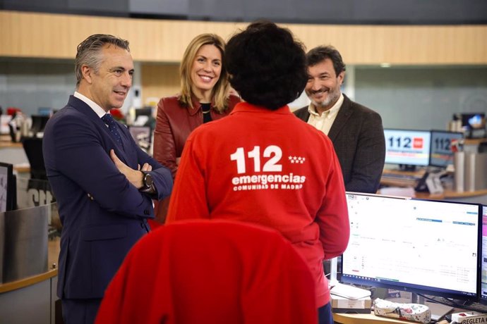 El Consejero De Medio Ambiente, Agricultura E Interior De La Comunidad De Madrid, Carlos Novillo, Junto A La Alcaldesa De Pozuelo De Alarcón, Paloma Tejero, En La Sede De La Agencia De Seguridad Y Emergencias Madrid 112 (ASEM112)