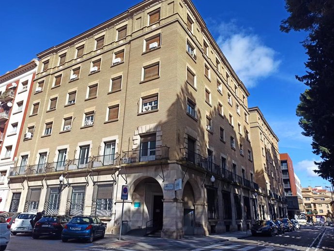 Archivo - Edificio donde está ubicado el ambulatorio de Santo Grial de Huesca.