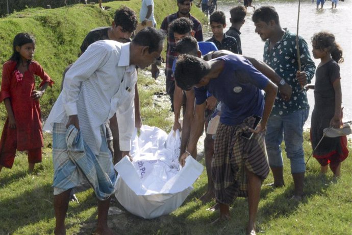 Archivo - Imagen de archivo de un naufragio en el campamento de refugiados rohingyas de Cox's Bazar 