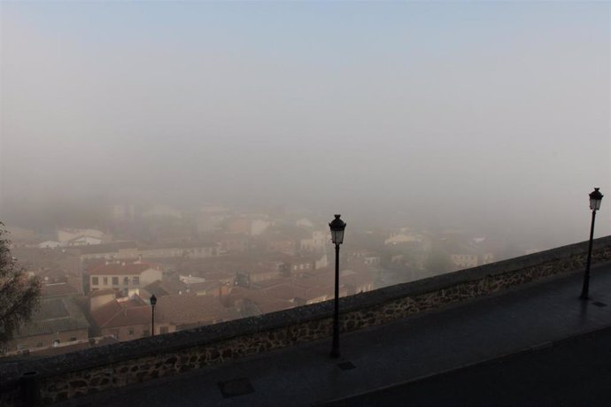 Archivo - Niebla en Toledo.