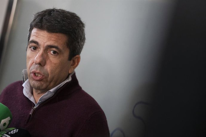 El 'president' de la Generalitat, Carlos Mazón, ofereix declaracions als mitjans