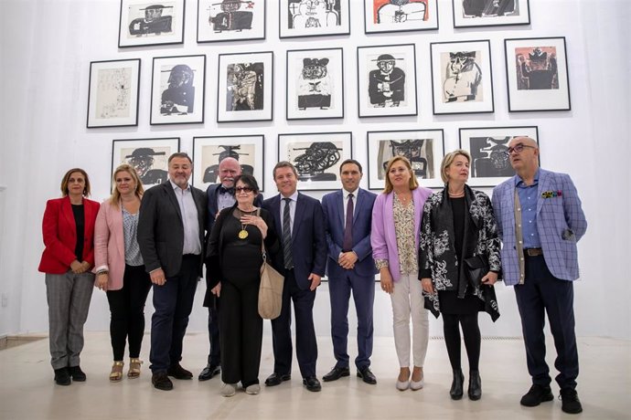 Archivo - El presidente de Castilla-La Mancha, Emiliano García-Page en  una inauguración de la Fundación Antonio Pérez – Centro de Arte Contemporáneo.