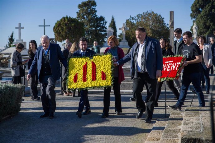 Archivo - Ofrenda de ERC en la tumba de Macià en 2022