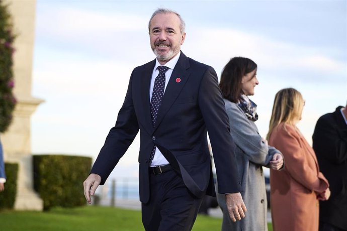 El presidente del Gobierno de Aragón, Jorge Azcón, a su llegada a la XXVII Conferencia de Presidentes, en el Palacio de la Magdalena, a 13 de diciembre de 2024, en Santander, Cantabria (España). 