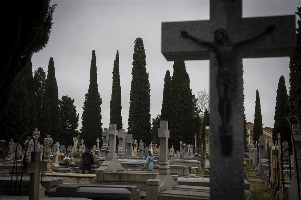 Archivo - Imagen de archivo de un cementerio.