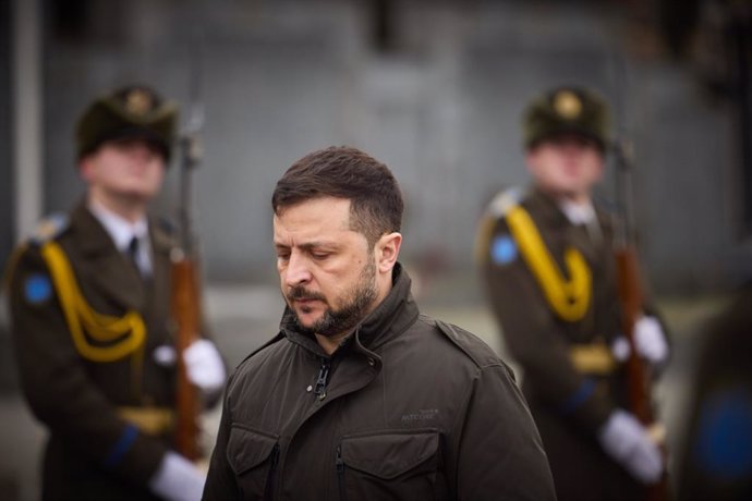 HANDOUT - 17 December 2024, Ukraine, Lviv: Ukrainian President Volodymyr Zelensky honores the memory of killed Ukrainian soldiers at the Marsove Pole military cemetery in Lviv. Photo: -/Ukraine Presidency/dpa - ATTENTION: editorial use only and only if th