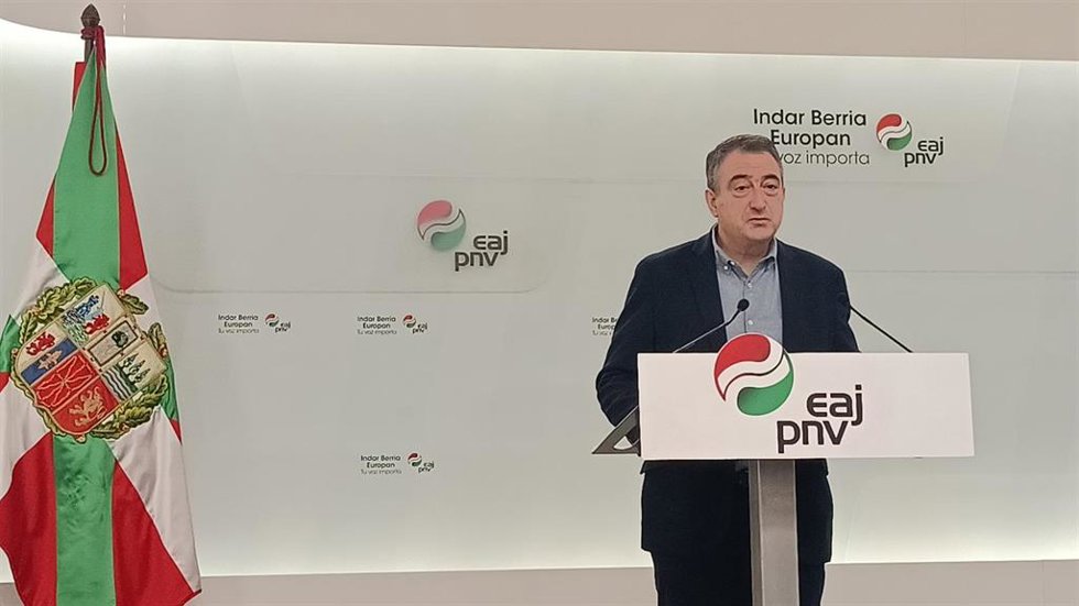 El portavoz del Grupo Vasco en el Congreso, Aitor Esteban, en la sede del PNV de Bilbao (archivo)