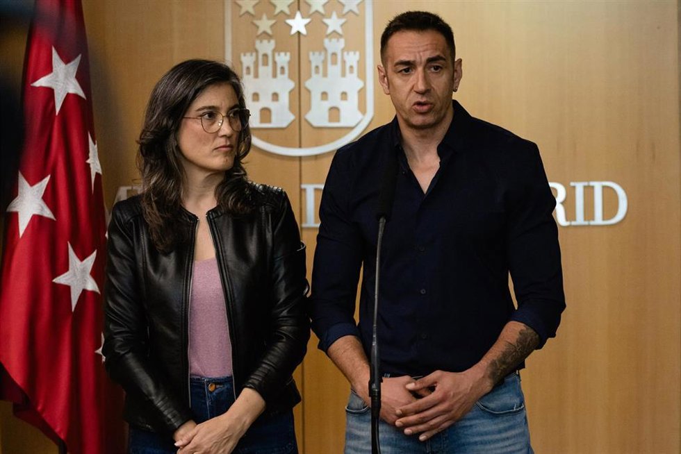 Archivo - La portavoz de Más Madrid en la Asamblea de Madrid, Manuela Bergerot, y el diputado de Más Madrid, Emilio Delgado, ofrecen una rueda de prensa durante un pleno en la Asamblea de Madrid, a 20 de junio de 2024, en Madrid (España).