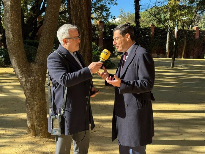 El presidente de la Junta de Andalucía, Juanma Moreno, durante su entrevista con la Cadena Ser.