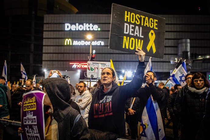 Manifestación en Tel Aviv para exigir un acuerdo para liberar a los rehenes en poder de Hamás.