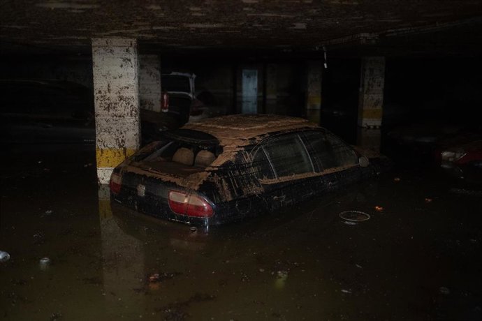 Archivo - Un garaje inundado por la dana (archivo)
