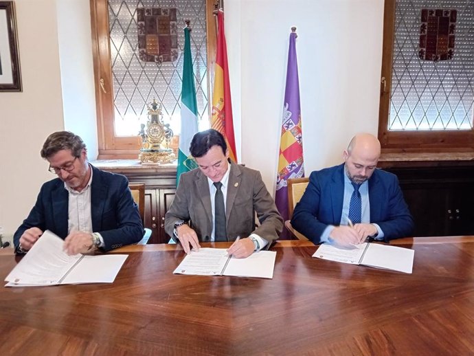 El Ayuntamiento firma un protocolo de colaboración con el Consorcio de Transporte Metropolitano del Área de Jaén