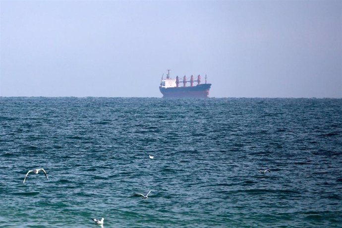 Imagen de archivo de un buque de carga en el mar Negro