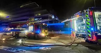 Nueve intoxicados por humo en el incendio de una vivienda en la calle Pintor Velázquez de Móstoles