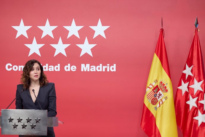 La presidenta de la Comunidad de Madrid, Isabel Díaz Ayuso, ofrece una rueda de prensa tras la reunión del Consejo de Gobierno, en la Real Casa de Correos, a 26 de diciembre de 2024, en Madrid (España).